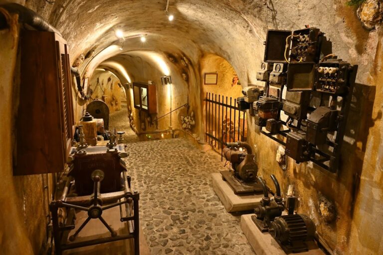 Family Santorini Tour: Santorini Highlights and Winery Museum
