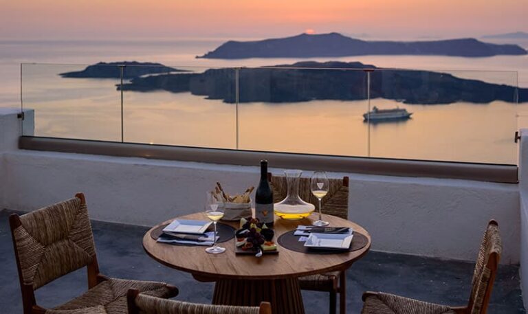 santowines-be-our-guest-b